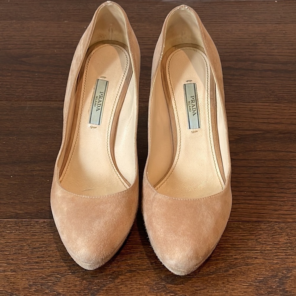 Prada Women’s Blush Tan Heels Size 37 - Picture 2 of 9